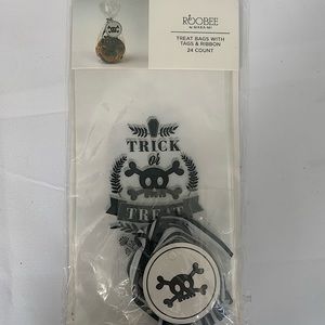 TREAT BAGS WITH TAGS & RIBBON 24 Count